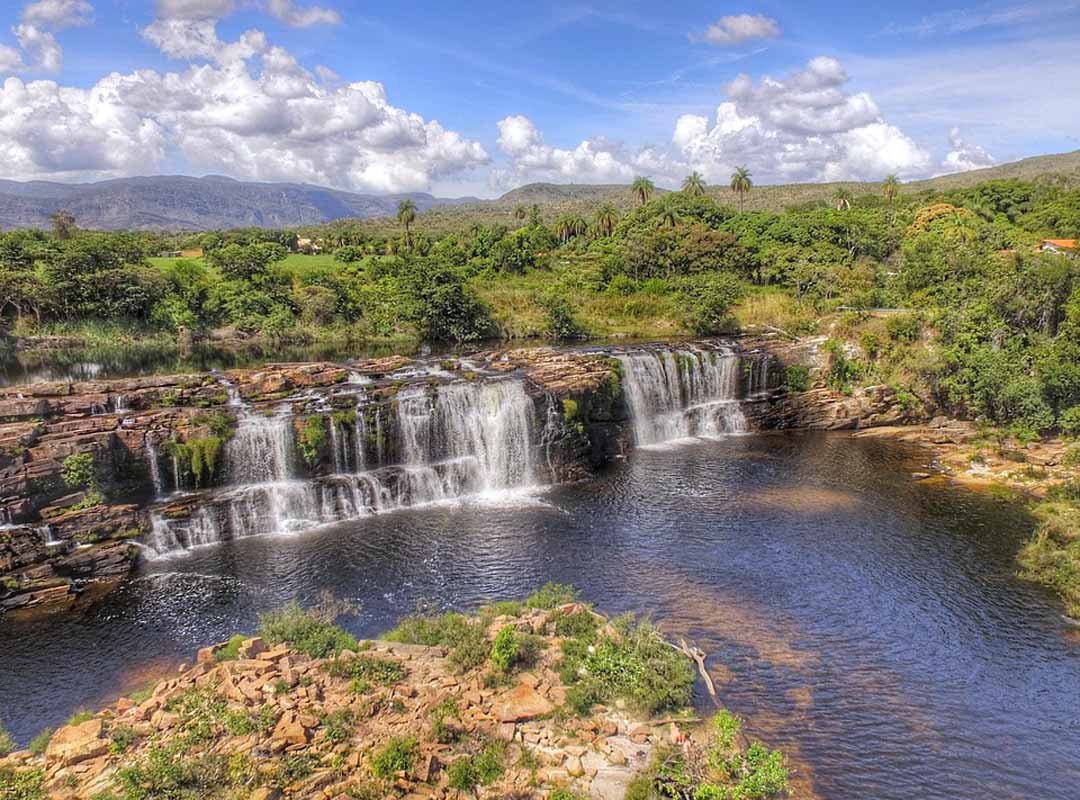 Parque Nacional da Serra do Cipó, Minas Gerais: O parque abrange uma área de aproximadamente 33 mil hectares e é conhecido por sua beleza cênica, com paisagens de cerrado, rios, cachoeiras, cânions e uma rica biodiversidade, com lobos-guará, tamanduás-bandeira, jaguatiricas, além de uma grande variedade de aves.-Imagem de Caico Gontijo Caico por Pixabay