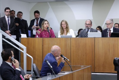 Governo afirma que avaliação da empresa é complexa, enquanto oposição aponta para falta de preparo dos secretários  -  (crédito: Daniel Protzner/ALMG)