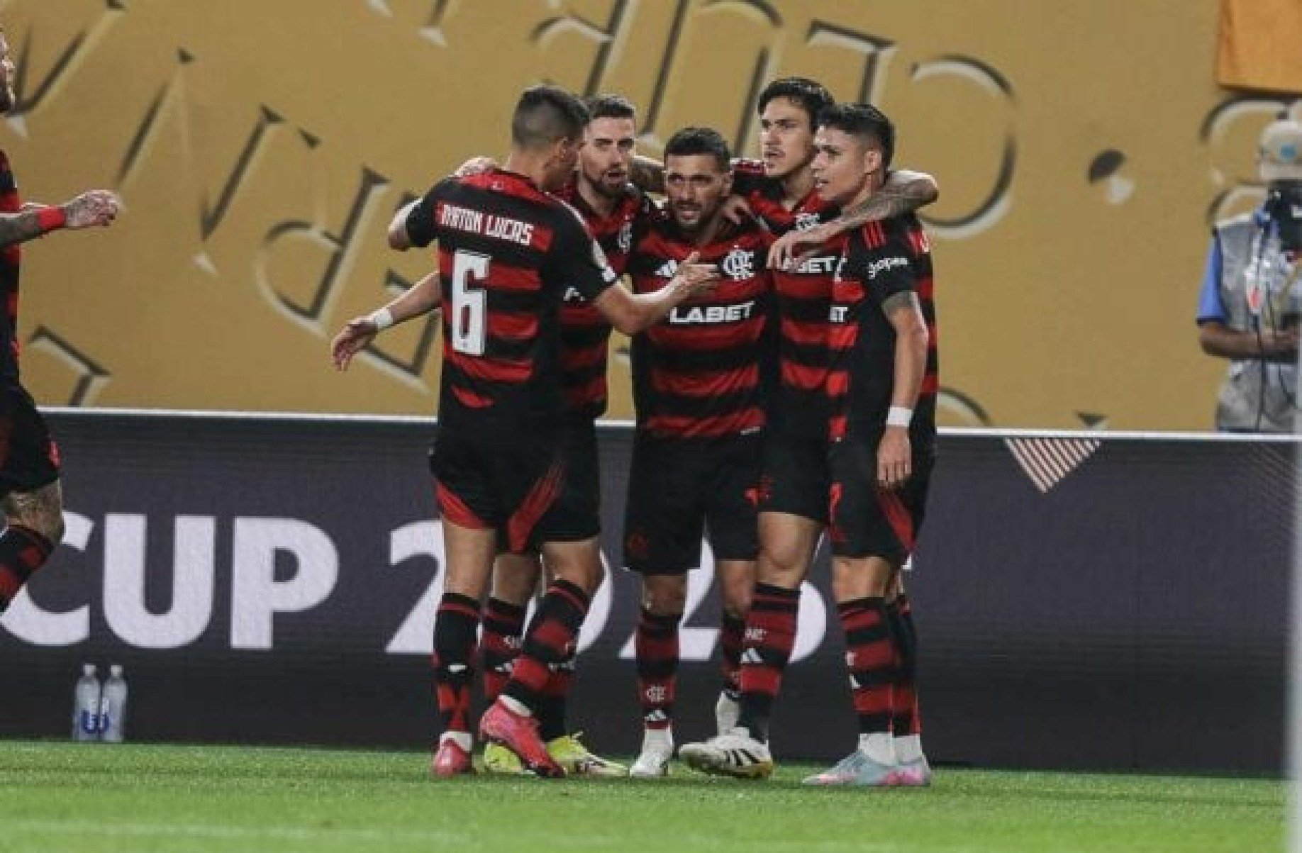 Flamengo domina e vence o Espérance em estreia pelo Mundial de Clubes