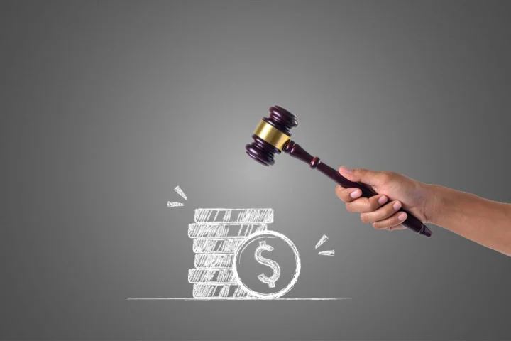 "O grande diferencial da WSB é nossa capacidade de auxiliar em todo o projeto, desde  assessorar os clientes com nossa engenharia ou inteligência em fases preliminares, até o auxílio nos processos licitatórios e acompanhamento das operações offshore. Não existe uma formação específica para ser um Shipbroker, mas sim um longo caminho de aprendizado a ser percorrido", acrescenta o shipbroker Raphael Montes. 

