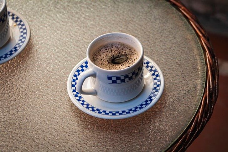 Apesar das polêmicas, as empresas alegam que informam na embalagem tratar-se de "pó sabor café" e que possuem autorização da Anvisa.