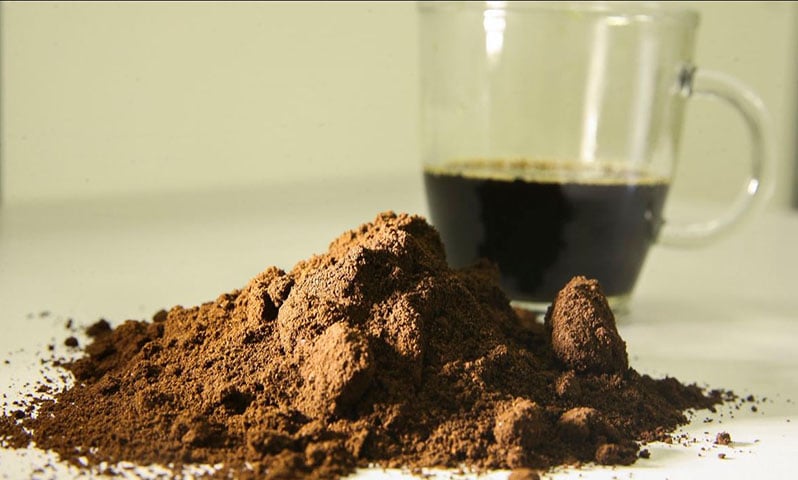 Por outro lado, o sabor e o aroma â?? que se parecem muito com os cafÃ©s "verdadeiros" â?? podem enganar , dificultando a identificaÃ§Ã£o por consumidores comuns.