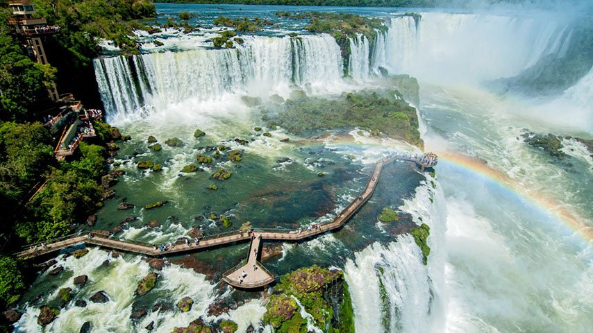  Cataratas do Iguaçu – Fica na fronteira do Brasil com a Argentina e, pelo lado dos hermanos, se chama Iguazu. -- Divulgação site oficial 