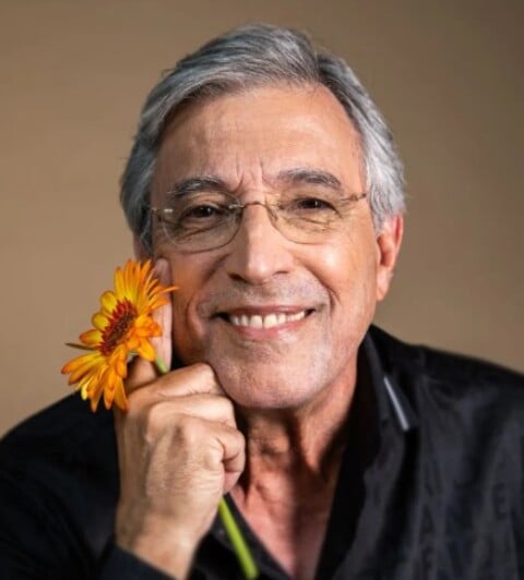 Além disso, Ivan Lins prepara um álbum batizado de “Sambas de Botequim”, onde faz releituras de sambas do seu repertório com a participação de grandes nomes do gênero, como Zeca Pagodinho, Xande de Pilares, Diogo Nogueira e Mar’nália. A previsão é de que o disco seja lançado no início de 2026.

