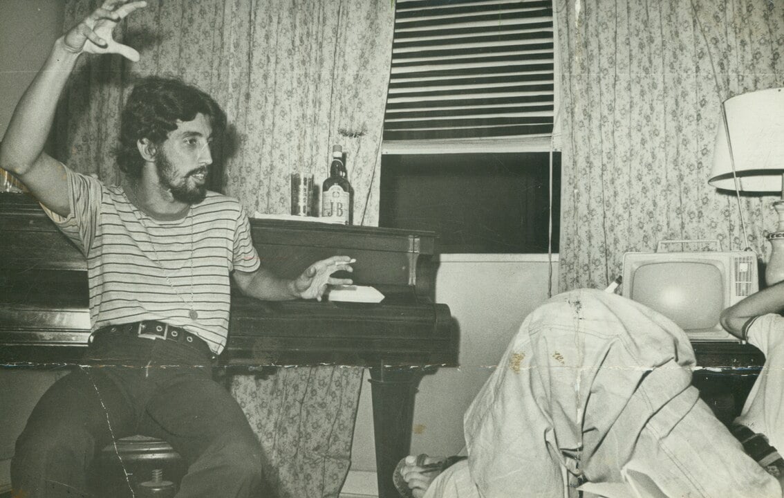A trajetória artística de Ivan Lins começou em festivais de música. Em 1970, a canção “O Amor É o Meu País”, composta com Ronaldo Monteiro de Souza, ficou com a segunda colocação da fase nacional do Festival Internacional da Canção. Desde então, ele se consolidou como um ícone da MPB.


