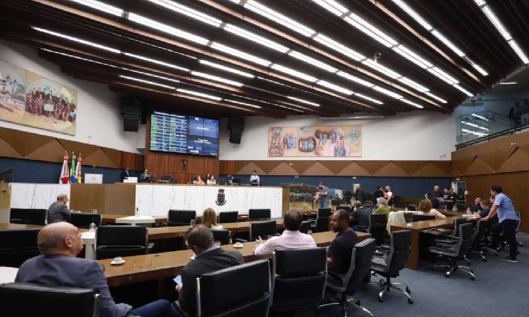 Cidadãos que desejam acompanhar a tramitação do projeto ou apresentar demandas diretamente aos vereadores podem acessar o portal da Casa 