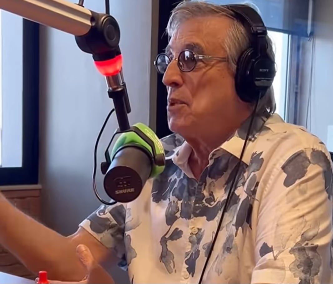 Ele afirmou que tem mais de 900 mil ouvintes mensais no Spotify, mas a renda é muito baixa nesse sistema. "Se fosse na época dos CDs, eu poderia venbder pelo menos 80 mil cópias de CDs e sobreviver com isso, sendo remunerado justamente. Agora não tem mais CD". 