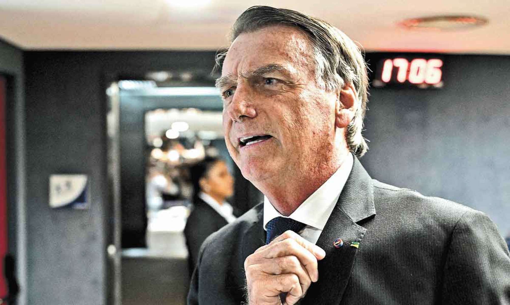 Bolsonaro está sendo aconselhado por seus aliados a anunciar apoio à candidatura do governador de São Paulo, Tarcísio de Freitas - (crédito: Evaristo Sá/AFP) Bolsonaro está sendo aconselhado por seus aliados a anunciar apoio à candidatura do governador de São Paulo, Tarcísio de Freitas - (crédito: Evaristo Sá/AFP)