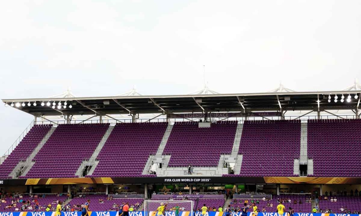 Os estádios estão vazios na maior parte das partidas da Copa do Mundo de Clubes, como no jogo entre Ulsan-COR e Mamelodi Sundowns-AFS, no Inter&Co, em Orlando - (crédito: Megan Briggs / GETTY IMAGES / AFP) Os estádios estão vazios na maior parte das partidas da Copa do Mundo de Clubes, como no jogo entre Ulsan-COR e Mamelodi Sundowns-AFS, no Inter&Co, em Orlando - (crédito: Megan Briggs / GETTY IMAGES / AFP)