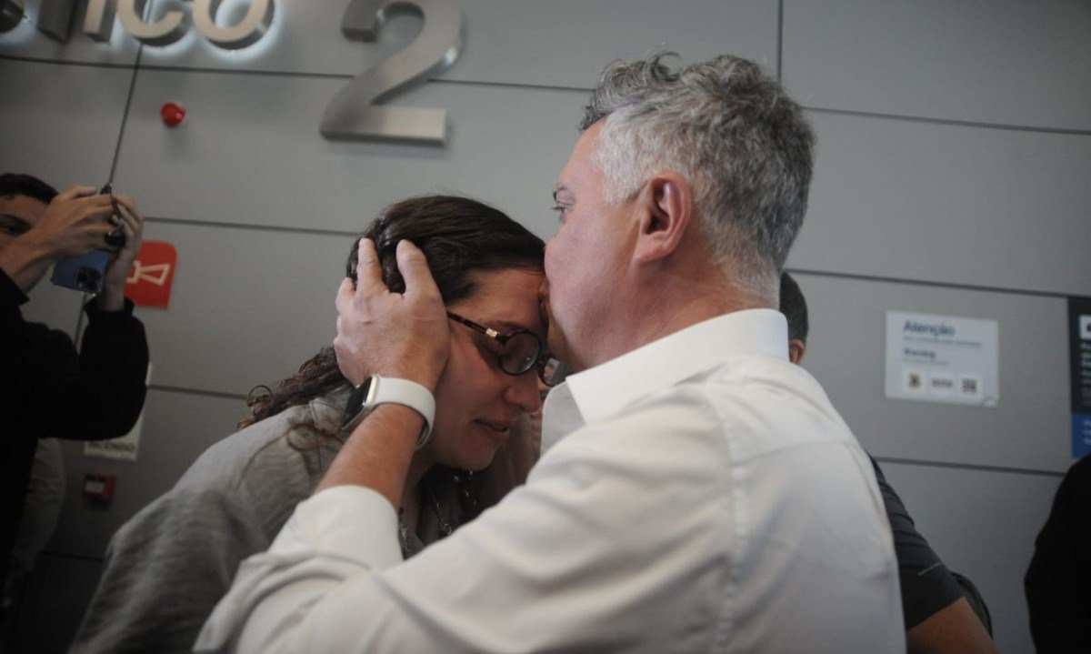 Alvaro Damião encontra a filha Giovanna Damião -  (crédito: Alexandre Guzanshe/EM/DAPRESS)