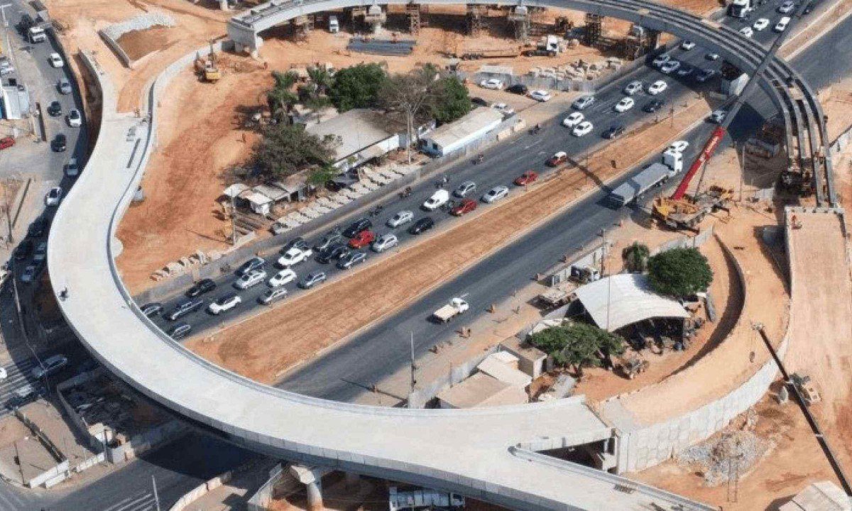 A interven&ccedil;&atilde;o vai ser realizada para i&ccedil;amento de vigas usadas na constru&ccedil;&atilde;o de novos viadutos -  (crédito: Reprodu&ccedil;&atilde;o Prefeitura de Belo Horizonte)