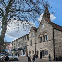 Macabro: Museu da Inglaterra descobre livro feito com pele de assassino - Moyses Hall, Bury St Edmunds by Sandy Gerrard