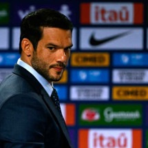 Clubes não podem ser brinquedos nas mãos de inconsequentes - Mauro PIMENTEL / AFP