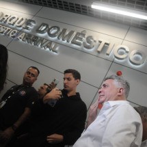 Prefeito de BH, Álvaro Damião desembarca em Confins após fuga de Israel