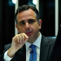 Pacheco erra ao vincular candidatura a desempenho de Lula