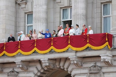 Quando se fala em monarquia, a inglesa costuma ser lembrada imediatamente, como uma referência de popularidade. Afinal, os assuntos da Realeza Britânica sempre tiveram repercussão mundial. Mas na Europa existem outros países que também são regidos por monarcas. Veja uma a uma quais são as monarquias europeias.  -  (crédito: Carfax2 wikimedia commons )