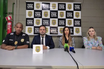 O inspetor Euler de Almeida, o delegado Diego Lopes, a delegada Danubia Quadros, e delegada a Karla Moreira participaram da coletiva que divulgou indiciamento do homem -  (crédito: PCMG/Divulgação)