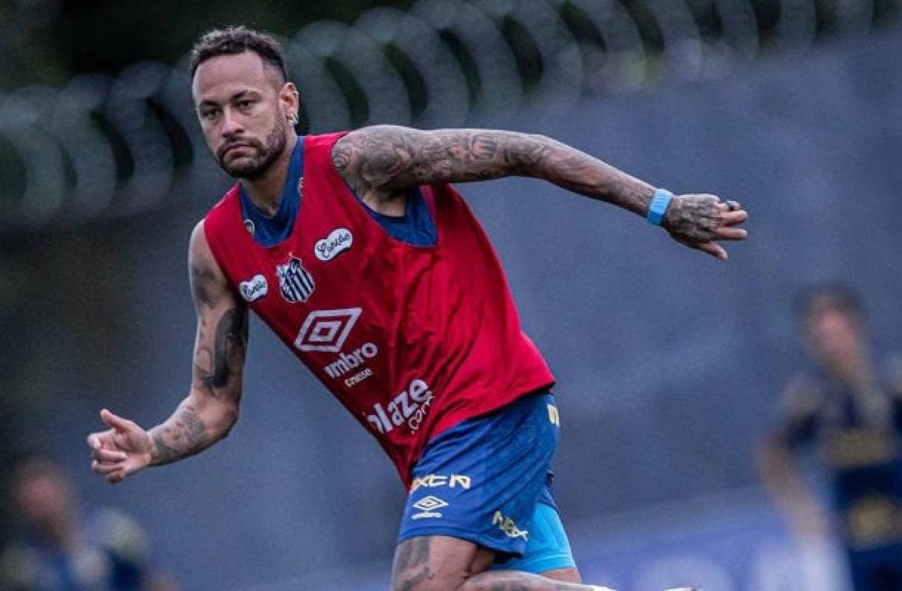 Fenerbahçe segue interessado em Neymar, garante jornal turco