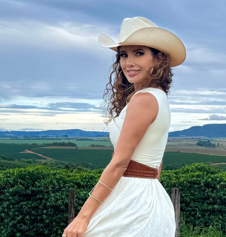 Em fevereiro de 2024, um internauta chegou a dizer que, por não ter humildade, Paula não faz mais sucesso. E ela rebateu: "Não entendi. Ninguém nunca me viu maltratar ninguém! E quem disse que eu não estou fazendo mais sucesso? Estou na melhor fase da minha vida”.
