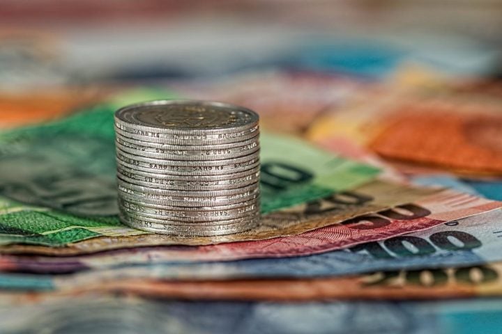 Eles querem, entre outras coisas, que a mulher devolva as doações que recebeu.-steve buissine pixabay
