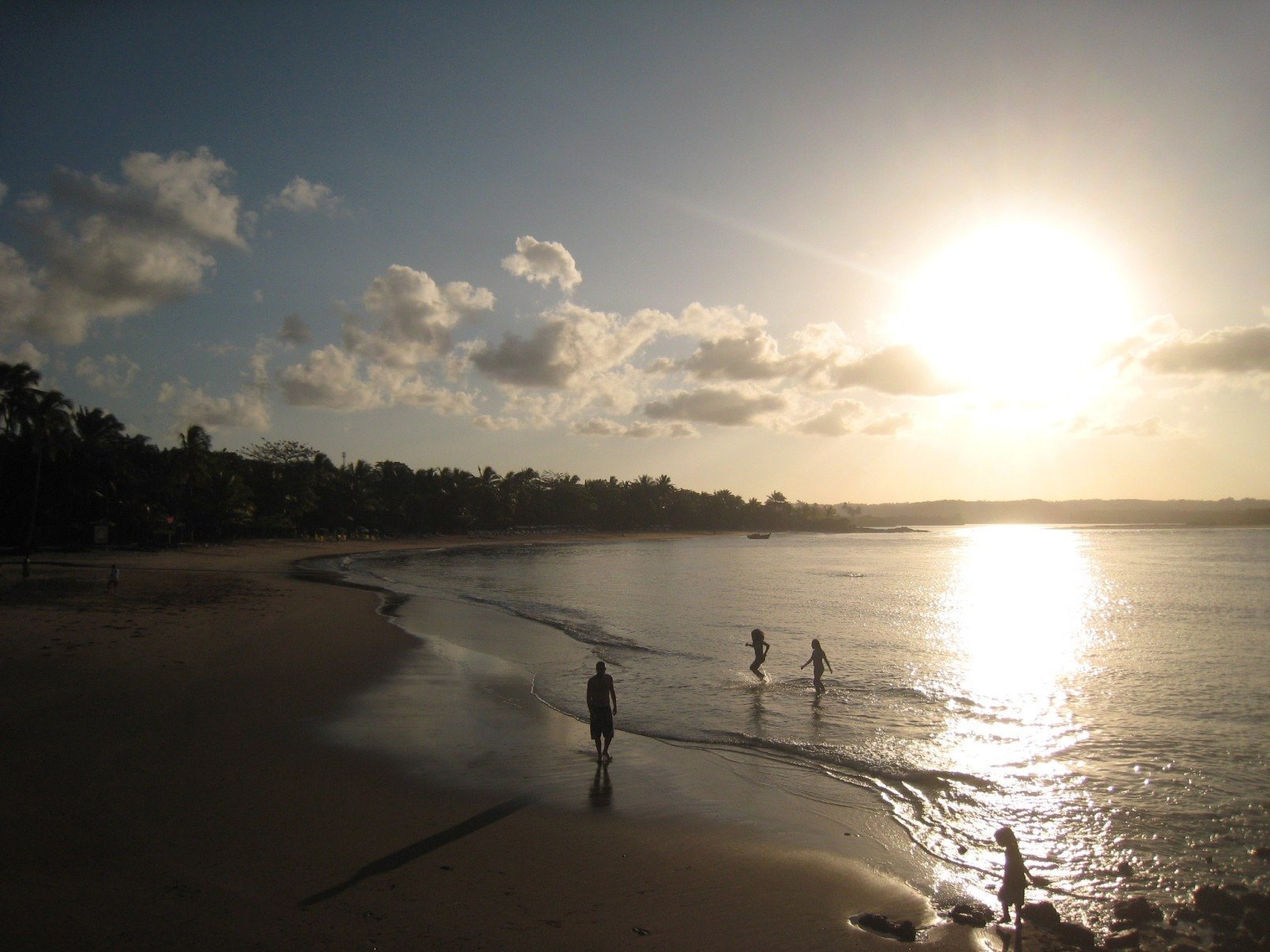Itacaré (BA)
- Carlos Altman/EM/D.A Press - Itacare - BA. Praia das Conchas. - A cidade de Itacare na Bahia possui diversas praias totalmente desertas. Um paraiso intocavel que aos poucos se desperta para o ecoturismo. Uma cidade que tem uma vida noturna agitada, bons restaurantes e gente bonita e, com isto, passa atrair turistas do mundo inteiro.