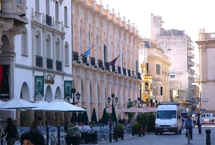 Alguns cuidados devem ser tomados para evitar o chamado soroche ou "mal de altitude". Uma dica é ir se aclimatando em Salta uns dois dias antes da viagem.