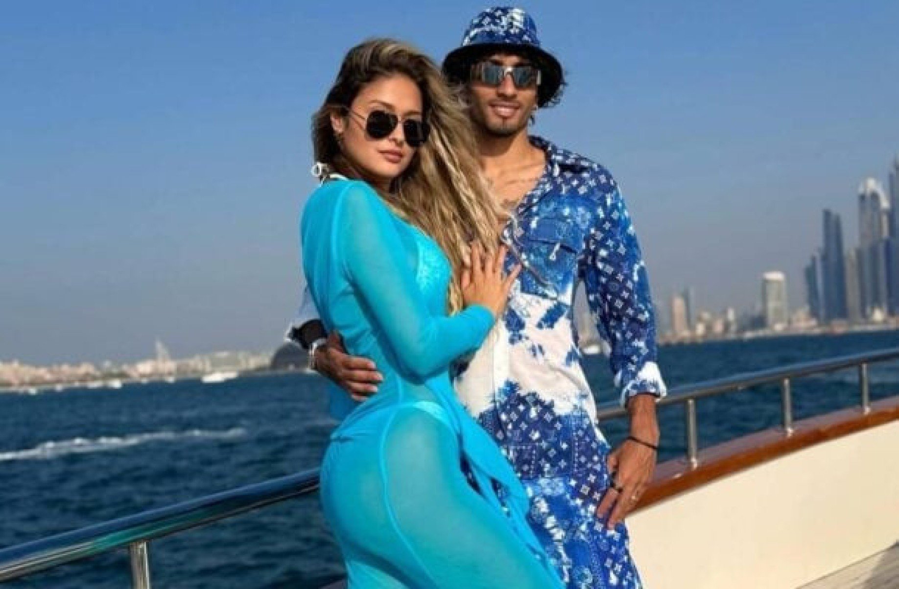 Amor de infância, dificuldade financeira e tiroteio: Esposa de Raphinha revela detalhes da relação