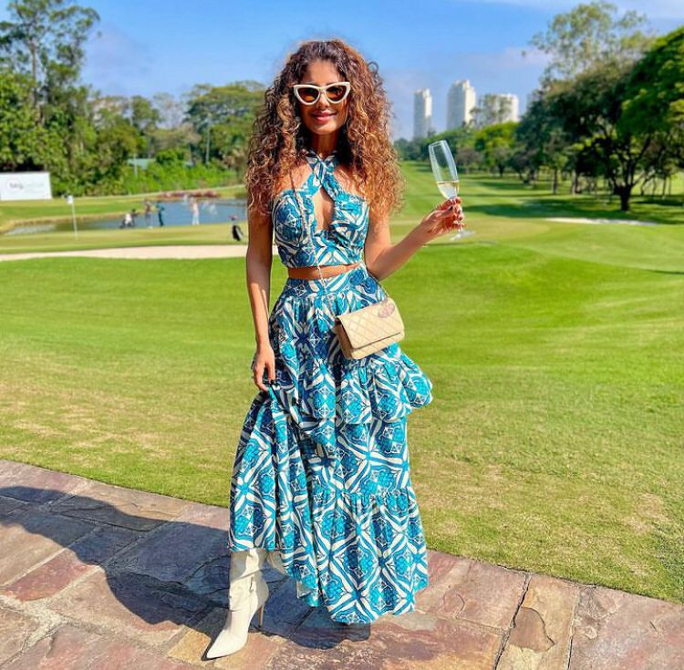 Paula costuma ser alvos de comentários - para o bem e para o mal - sobre seus modelitos. "Que bota é essa??? Nesse calor! Sempre brega!", criticou uma seguidora sobre o look da foto.
