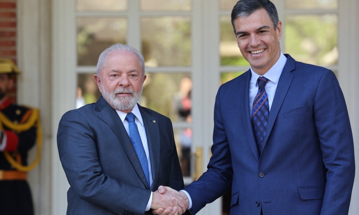 Presidente Lula da Silva e primeiro-ministro da Espanha, Pedro Sánchez. - (crédito: Thomas Coex/AFP) Presidente Lula da Silva e primeiro-ministro da Espanha, Pedro Sánchez. - (crédito: Thomas Coex/AFP)