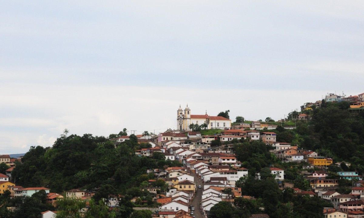 Ouro Preto ganha atmosfera única com neblinas matinais e noite fria Ouro Preto