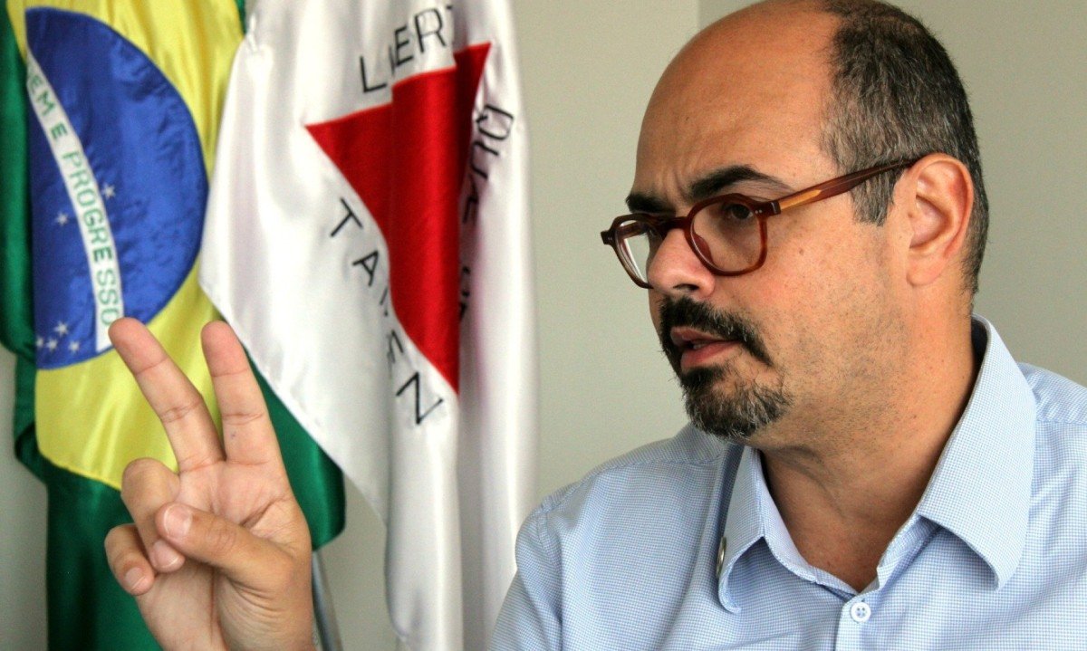Vice-governador Mateus Sim&otilde;es ofereceu apoio ao governador Eduardo Leite pelas fortes chuvas que atingem o Sul do pa&iacute;s -  (crédito: Jair Amaral/EM/D.A Press)