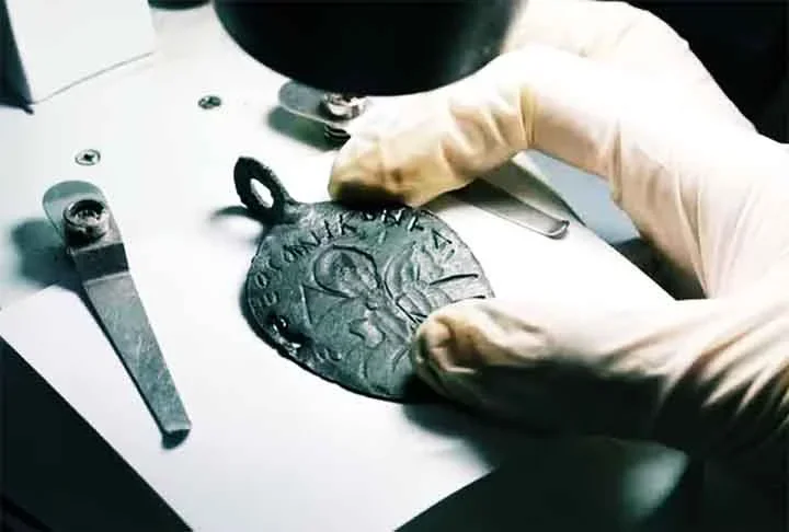 Pesquisadores encontram amuleto sobre batalha entre o Diabo e o Rei Salomão -  Universidade de Karabük