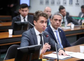 Nikolas se coloca como um alvo de guerra suja, um homem limpo tentando se desvencilhar do odor de uma máquina que opera para sujá-lo -  (crédito: BRUNO SPADA/CÂMARA DOS DEPUTADOS)