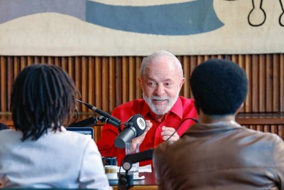 Lula conversou com o rapper Mano Brown e a jornalista Semayat Oliveira por mais de duas horas em podcast -  (crédito:  Ricardo Stuckert / PR)