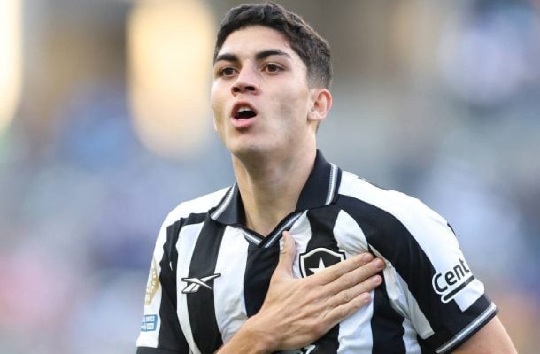 Negociado com o Forest, Jair não quer sair do Botafogo