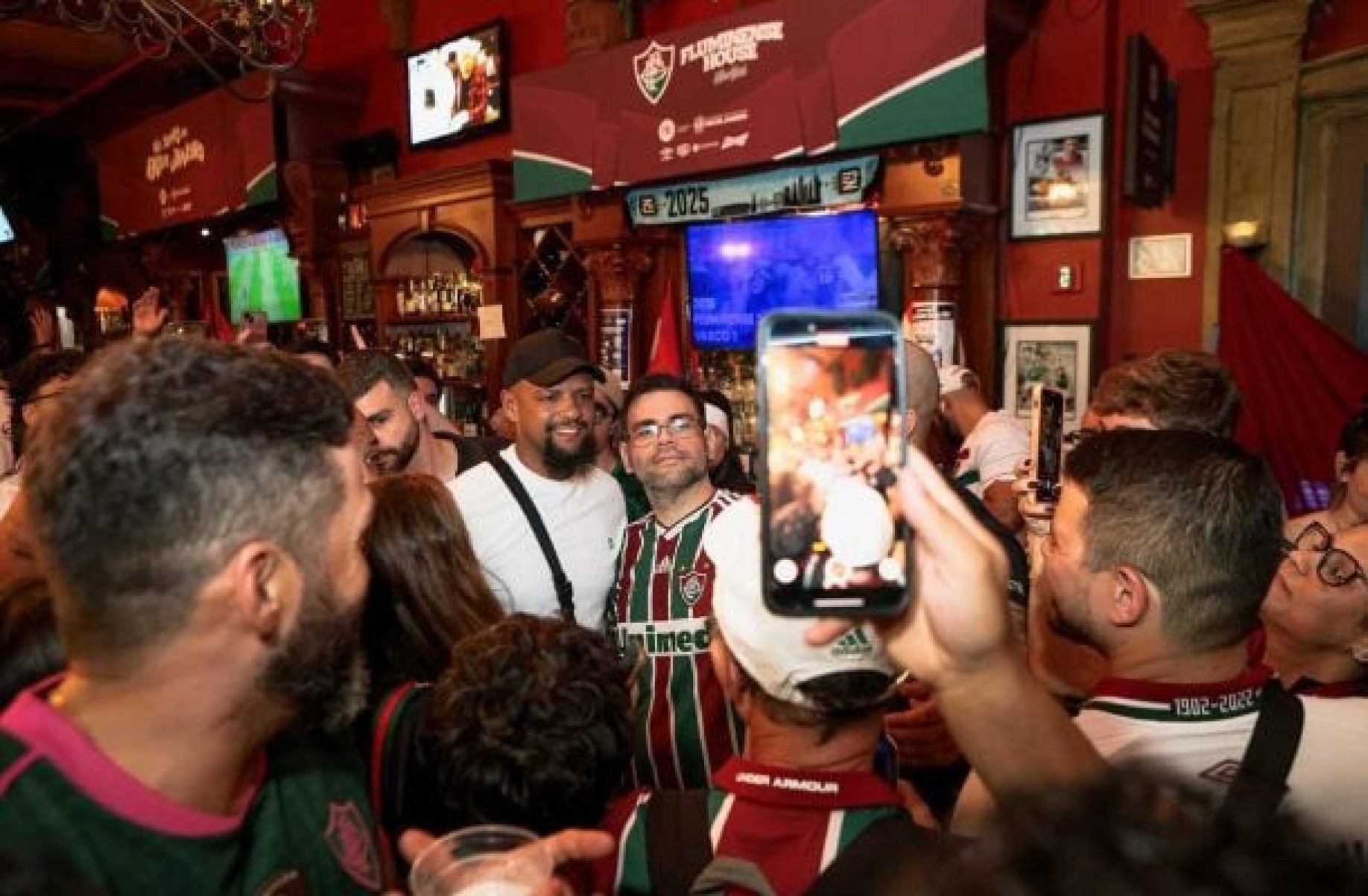 Em meio ao Mundial, Felipe Melo visita a Fluminense House em Nova York