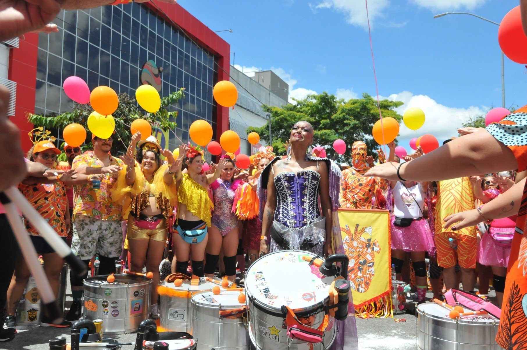 Em 2023, Cris Gil foi homenageada pelo bloco Havayanas Usadas, que desfilou na Avenida dos Andradas-Gladyston Rodrigues /EM/D.A Press
