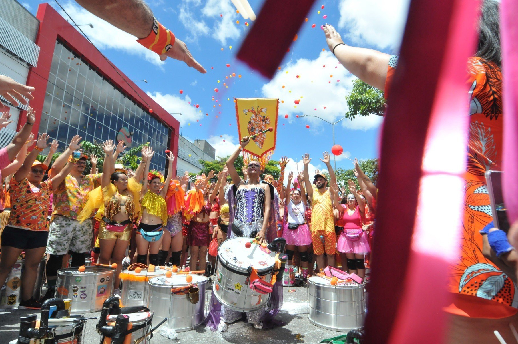 Em 2023, Cris Gil foi homenageada pelo bloco Havayanas Usadas, que desfilou na Avenida dos Andradas -Gladyston Rodrigues /EM/D.A Press