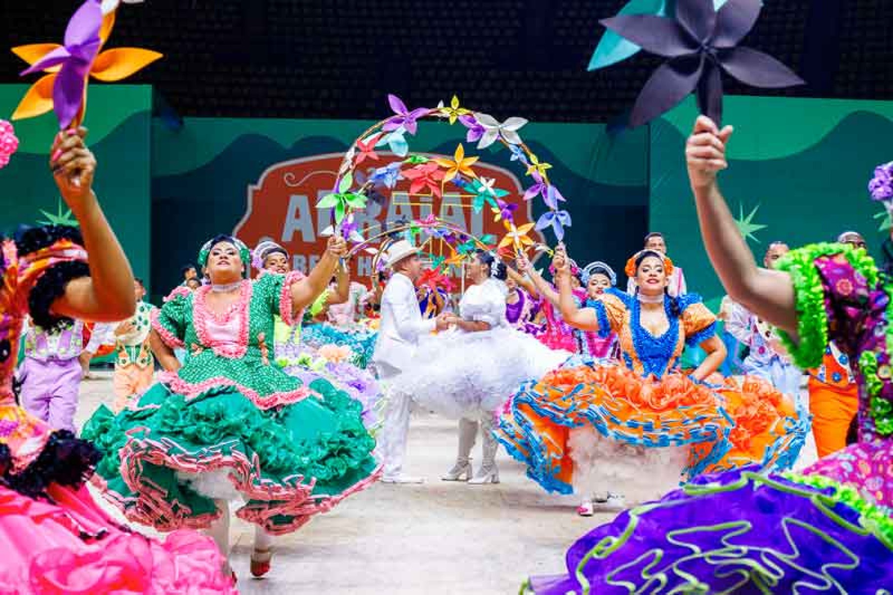 São João: A Festa Junina que Impulsiona a Economia e Aquece o Brasil!