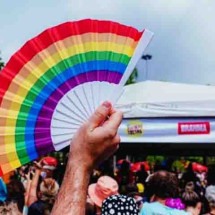 Comunidade LGBTQIAPN+ resgata o valor dos leques; veja a origem desse abano que remonta à Antiguidade - Divulgação