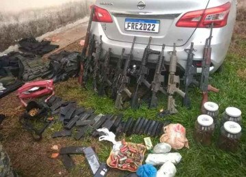 Armamento pesado apreendido com quadrilha do novo Cangaço em Varginha, durante controversa ação policial que terminou com mais de 20 mortos: investidas DO CRIME ORGANIZADO AMEDRONTAM POPULAÇÃO NAS CIDADES DA REGIÃO

 -  (crédito: Varginha 24 horas/Reprodução)