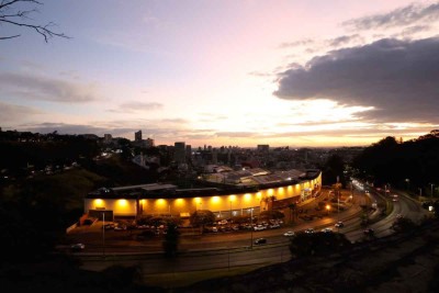 Vista da capital, na altura do Shopping Ponteio: cidade registrou temperaturas baixas nas primeiras horas da manhã de ontem, com ligeira elevação à tarde


 -  (crédito: Marcos Vieira/EM/D.A Press)