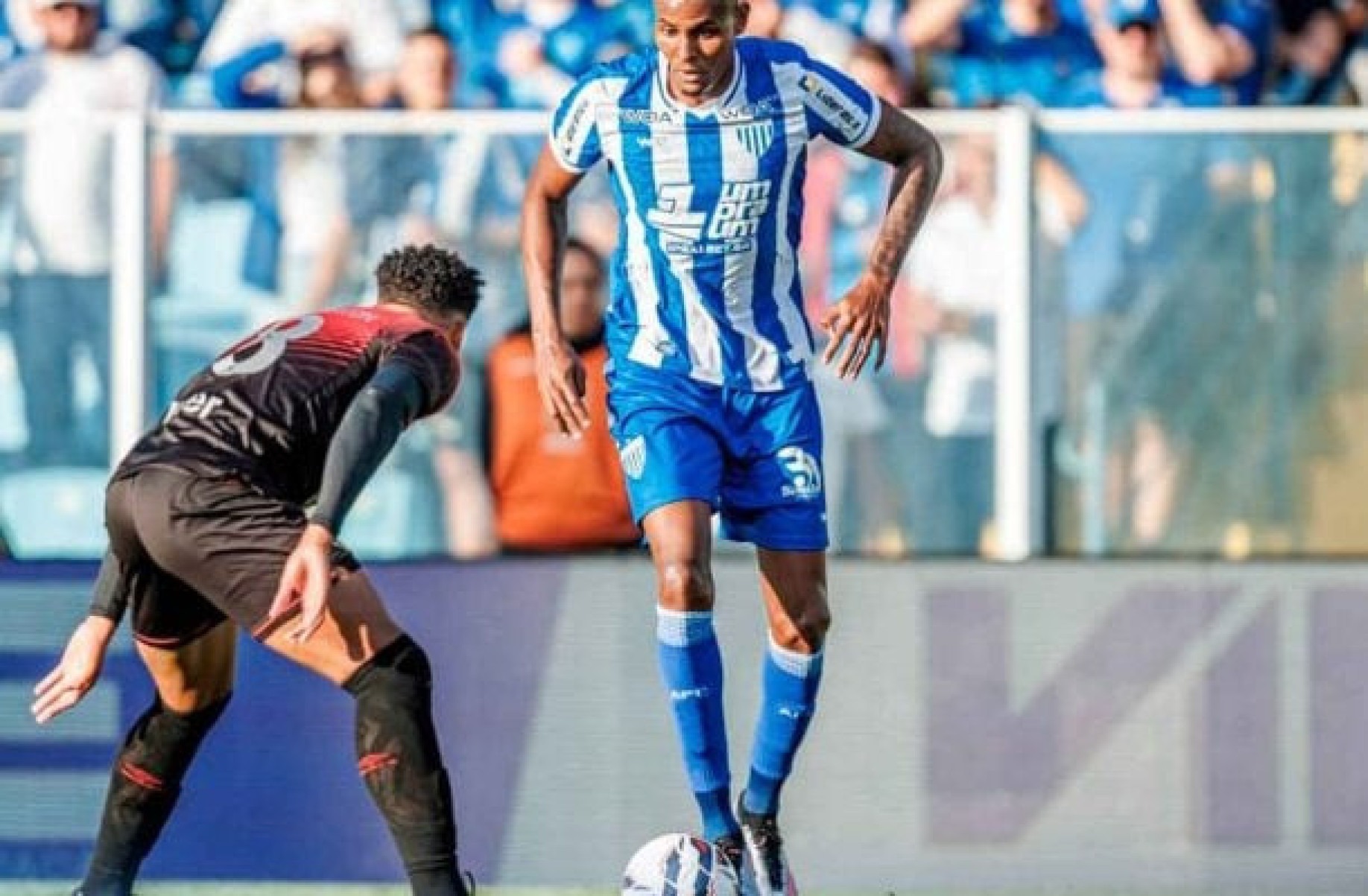 Com golaço do meio-campo, Athletico-PR supera Avaí e se aproxima do G4 da Série B Com golaço do meio-campo, Athletico-PR supera Avaí e se aproxima do G4 da Série B