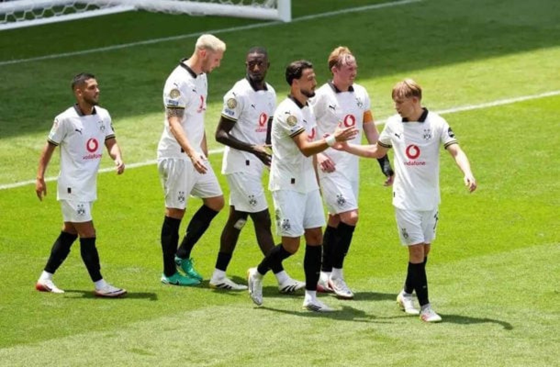 Borussia Dortmund sofre contra sul-africanos, mas vence a 1ª no Mundial