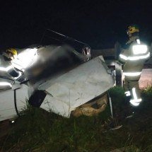 Passageiro morre em capotamento de carro no Sul de Minas - CBMMG/Divulgação 