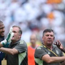 Real Madrid x Pachuca tem execução de protocolo antirracismo - No Ataque Internacional