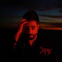 Alberto Continentino lança "Cabeça a mil e o corpo lento" - flavio marques/divulgação