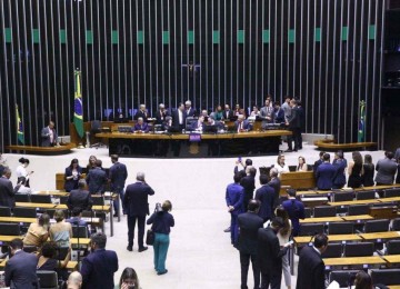 O Congresso jamais discutiu alternativas compatíveis com a necessária transição energética a esses projetos de baixa qualidade -  (crédito: Vinicius Loures/Câmara dos Deputados)