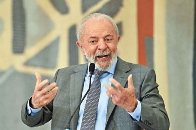 Lula já adiantou que pretende disputar reeleição. Ele pode ter Tarcísio de freitas, apoiado por Bolsonaro, como principal adversário -  (crédito: EVARISTO SÁ/AFP)