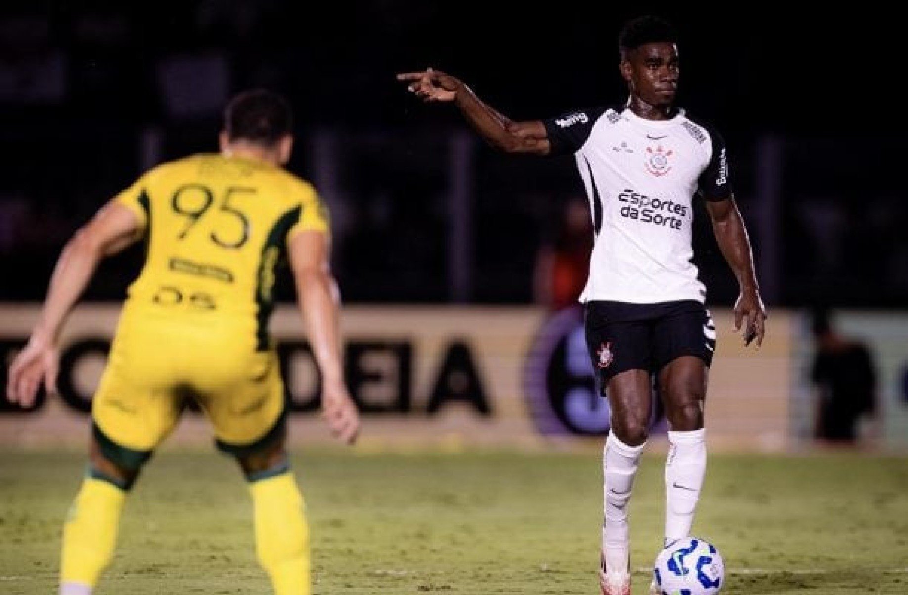Corinthians recusa proposta milionária por Félix Torres
